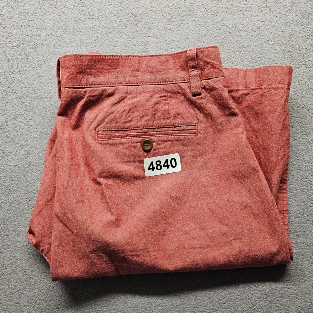 Banana Republic Chino Shorts Mens 36 Red Cotton Summer Casual 950998-01